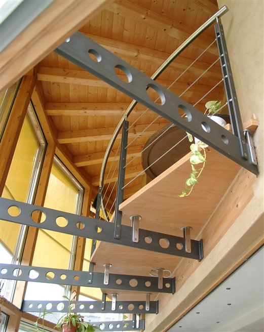 Unterkonstruktion aus Flachstahl gelocht mit Geländer Inoxseilbespannung